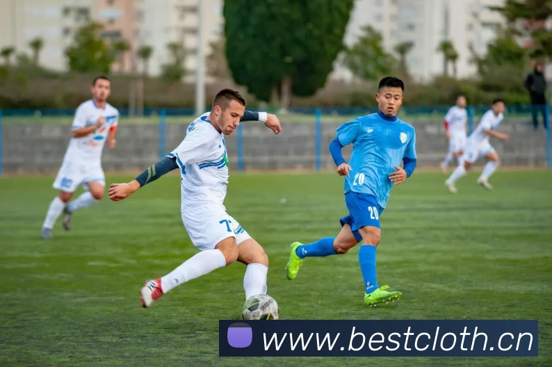 詹姆斯40分湖人加时胜勇士库里29分关键球失手